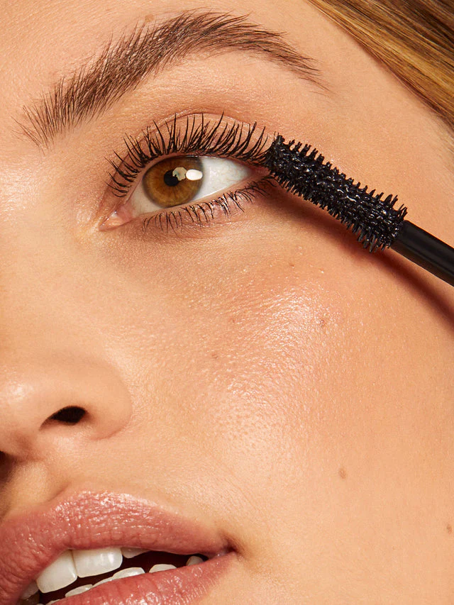 Fullest Volumizing Mascara - Image 3